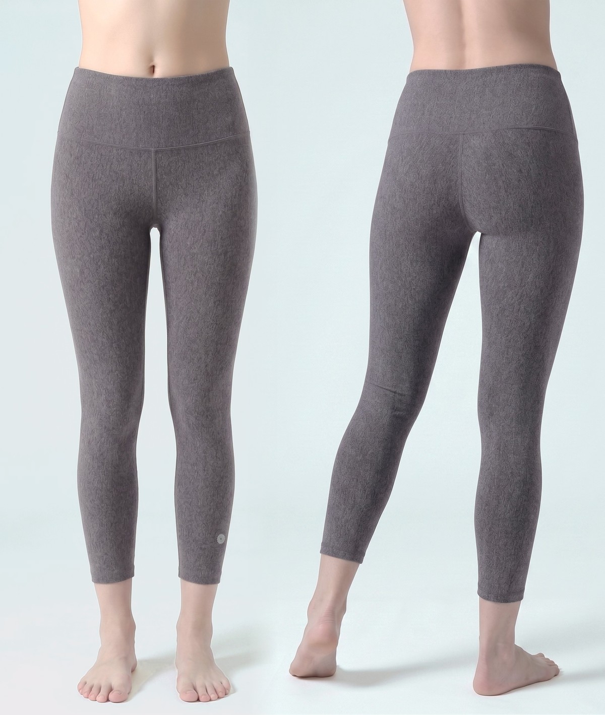 ストライクアウトクロップドパンツ 正面と後ろ姿